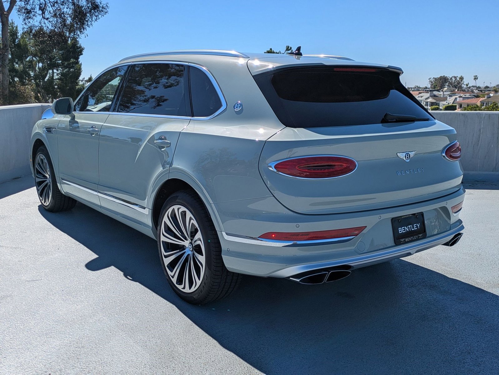 Certified 2025 Bentley Bentayga Extended Wheelbase image 3