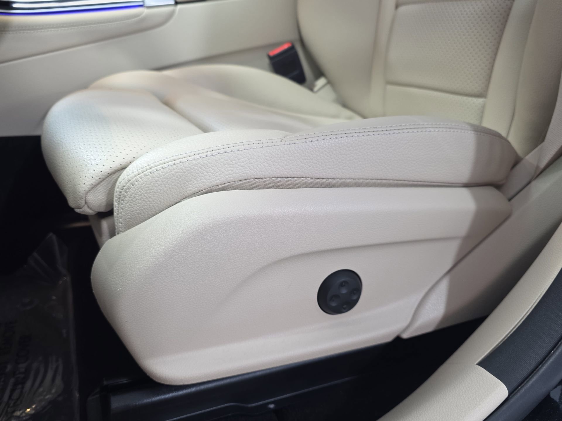 Used 2021 Mercedes-Benz GLC 300 4MATIC image 28