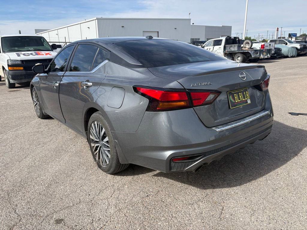 Used 2023 Nissan Altima 2.5 SV w/ SV Premium Package FWD image 3
