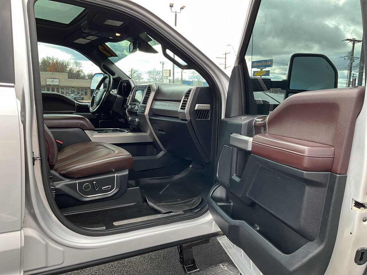 Used 2017 Ford F250 Platinum w/ Platinum Ultimate Package image 30