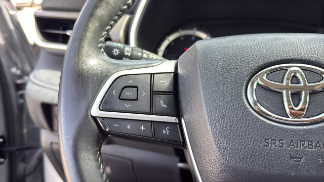 Used 2023 Toyota Highlander XLE FWD image 23