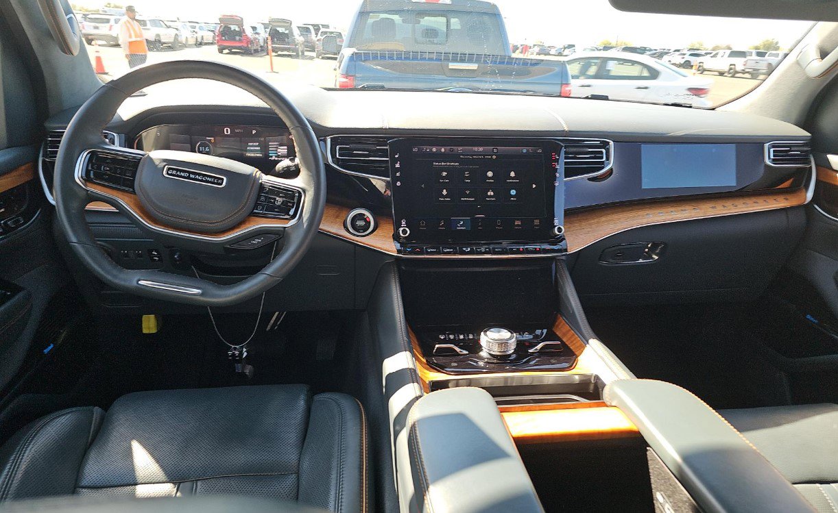 Used 2022 Jeep Grand Wagoneer Series II w/ Convenience Group III AWD/4WD image 9