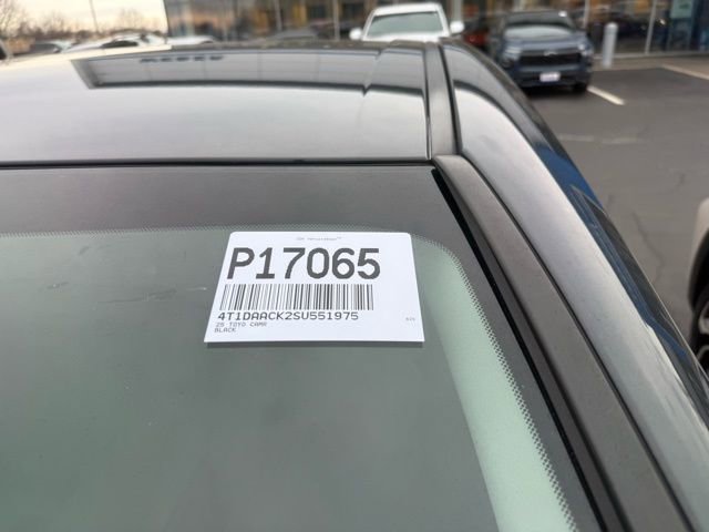 Used 2025 Toyota Camry LE image 7