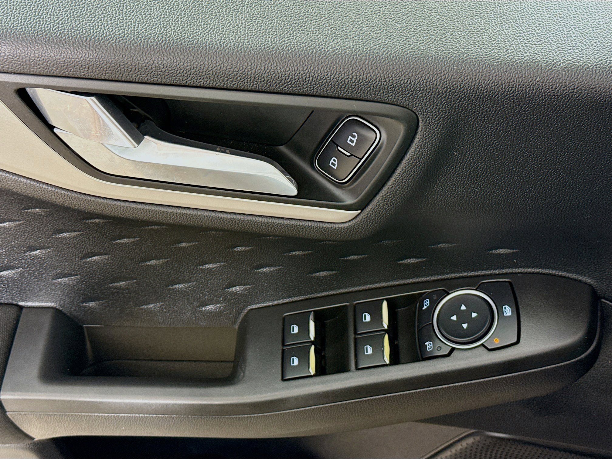 Used 2020 Ford Escape SE image 21