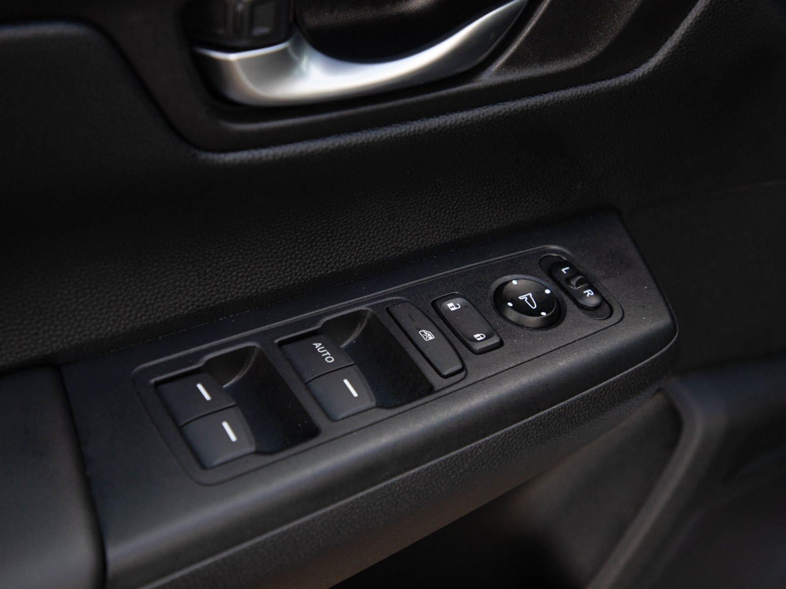 Used 2025 Honda CR-V LX image 20