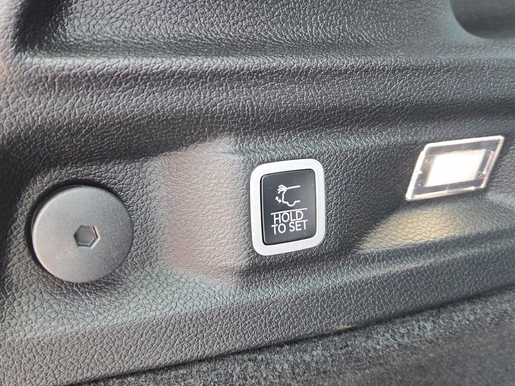 New 2025 Jeep Grand Cherokee L Overland w/ Trailer Tow Package image 18