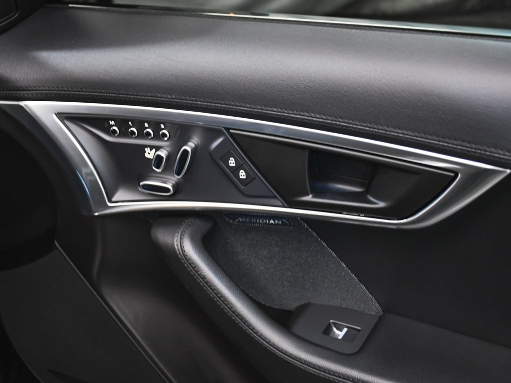 Used 2021 Jaguar F-TYPE R-Dynamic AWD/4WD image 15