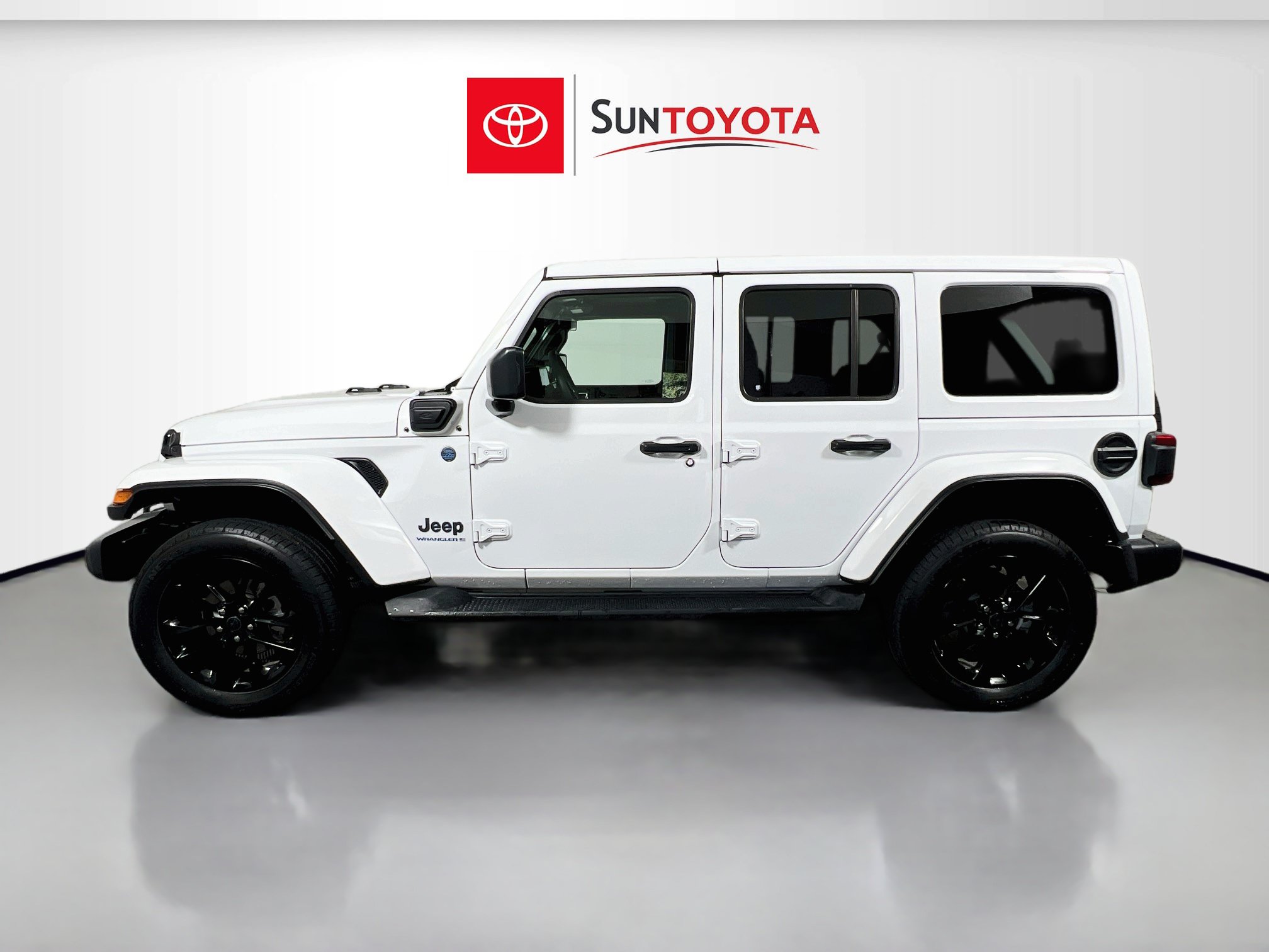 Used 2025 Jeep Wrangler Unlimited Sahara AWD/4WD image 7