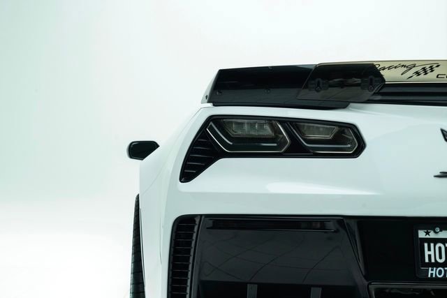 Used 2016 Chevrolet Corvette Z06 w/ 3LZ Preferred Equipment Group image 18