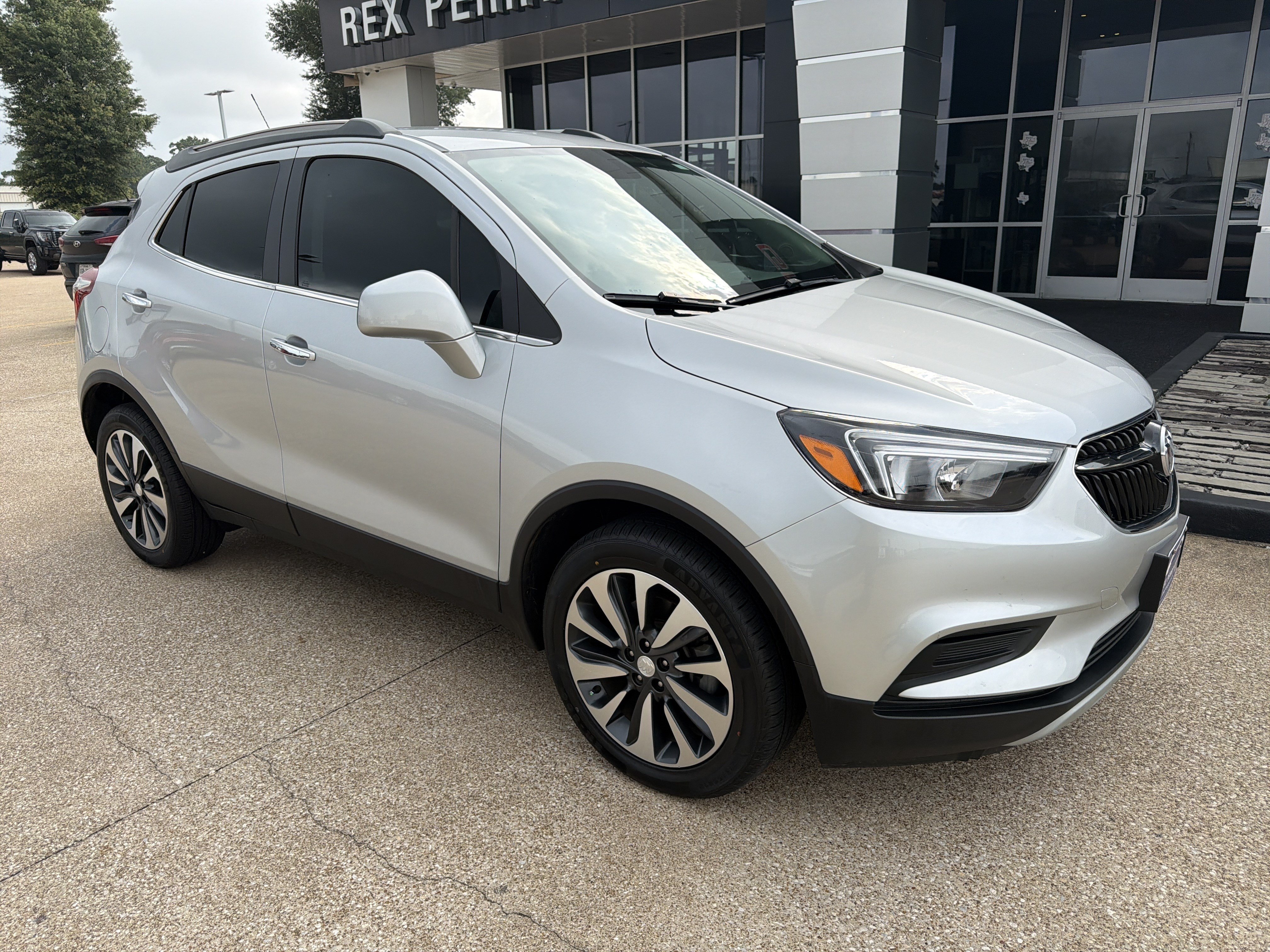 Used 2021 Buick Encore Preferred w/ Safety Package FWD image 2