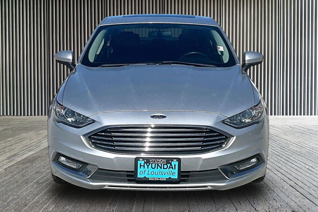 Used 2017 Ford Fusion SE w/ Equipment Group 201A image 4