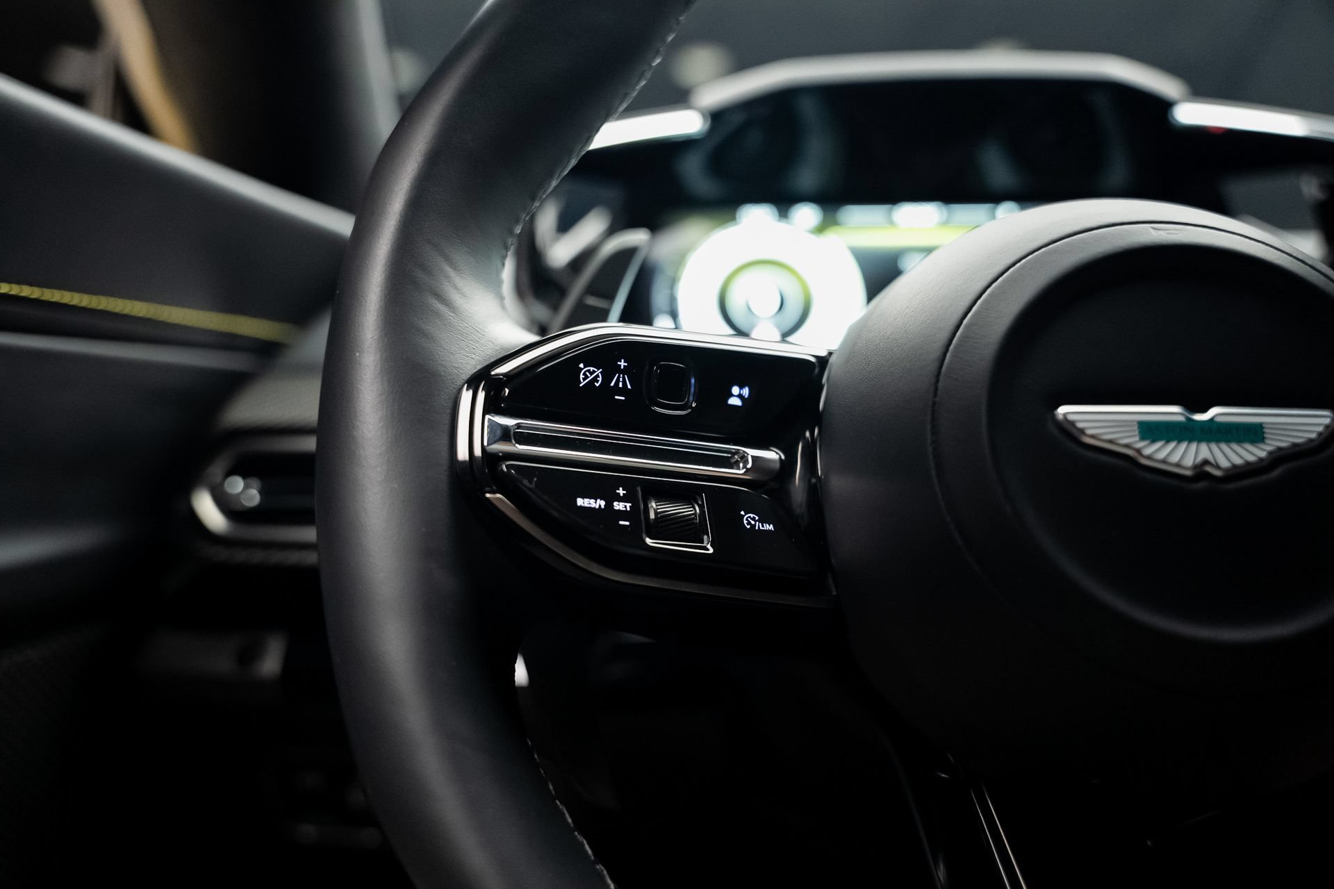 Used 2025 Aston Martin V8 Vantage Coupe RWD image 43