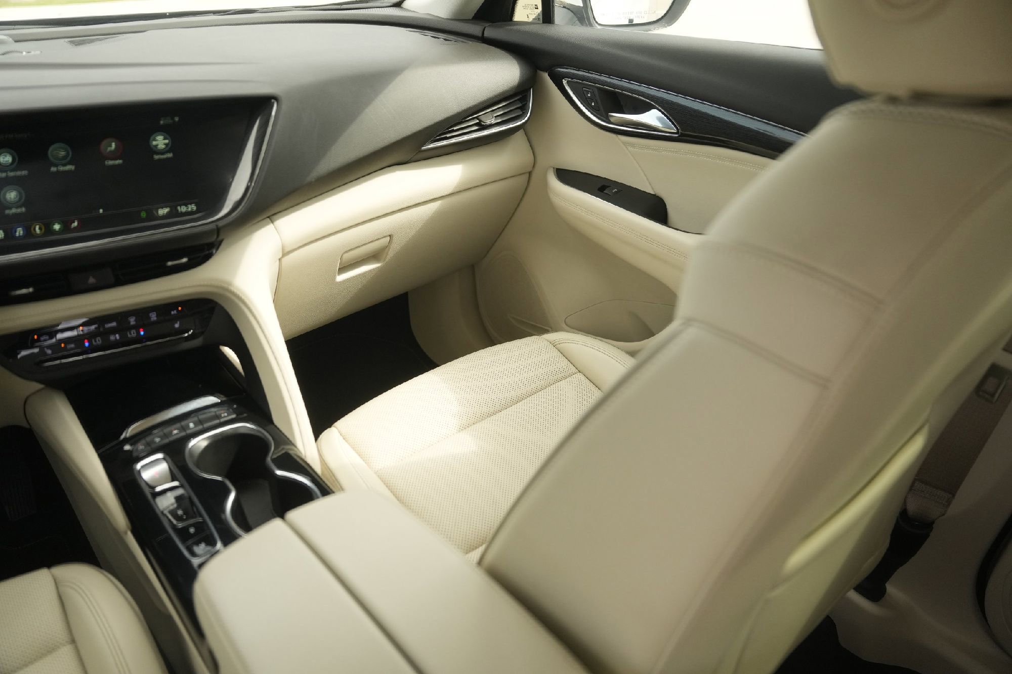 Used 2023 Buick Envision Essence image 25