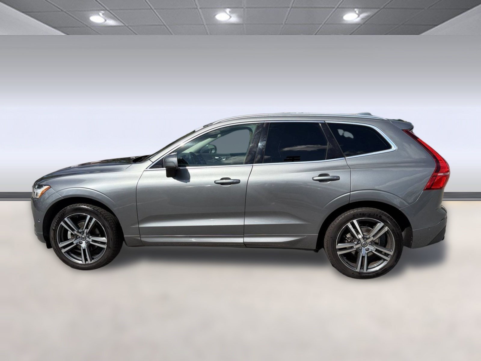 Used 2019 Volvo XC60 T5 Momentum w/ Premium Package FWD image 2