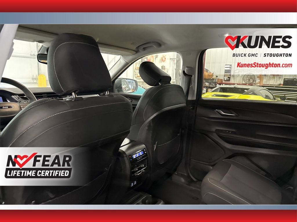 Used 2023 Jeep Grand Cherokee L Laredo image 36