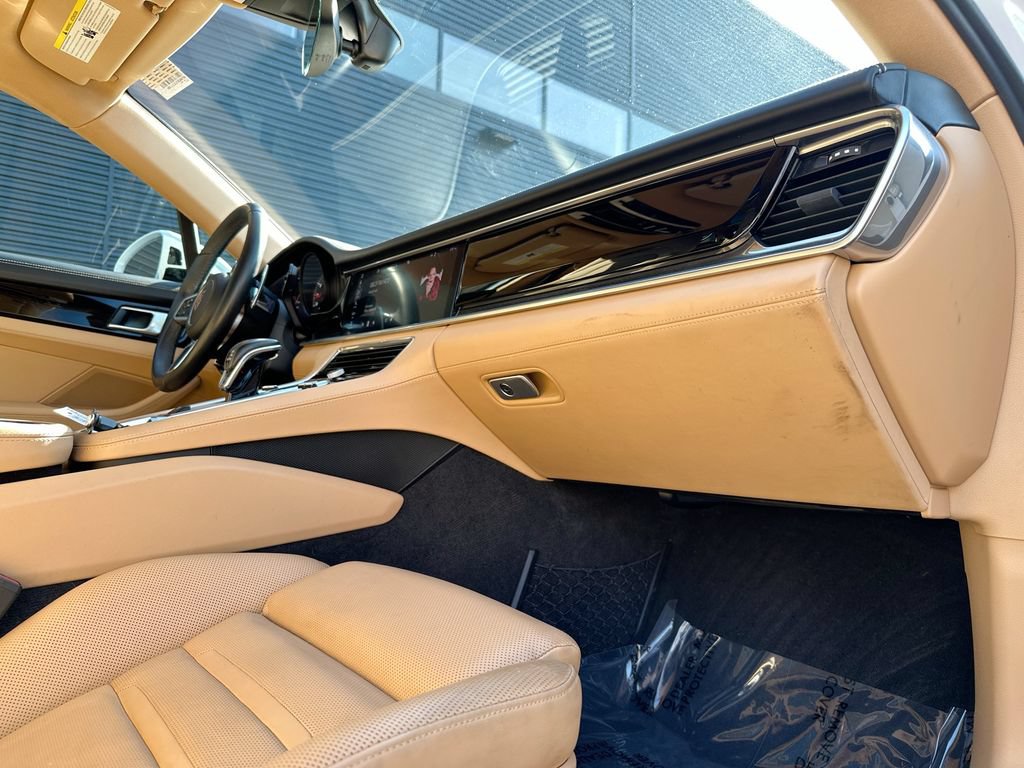 Used 2018 Porsche Panamera 4 AWD/4WD image 31