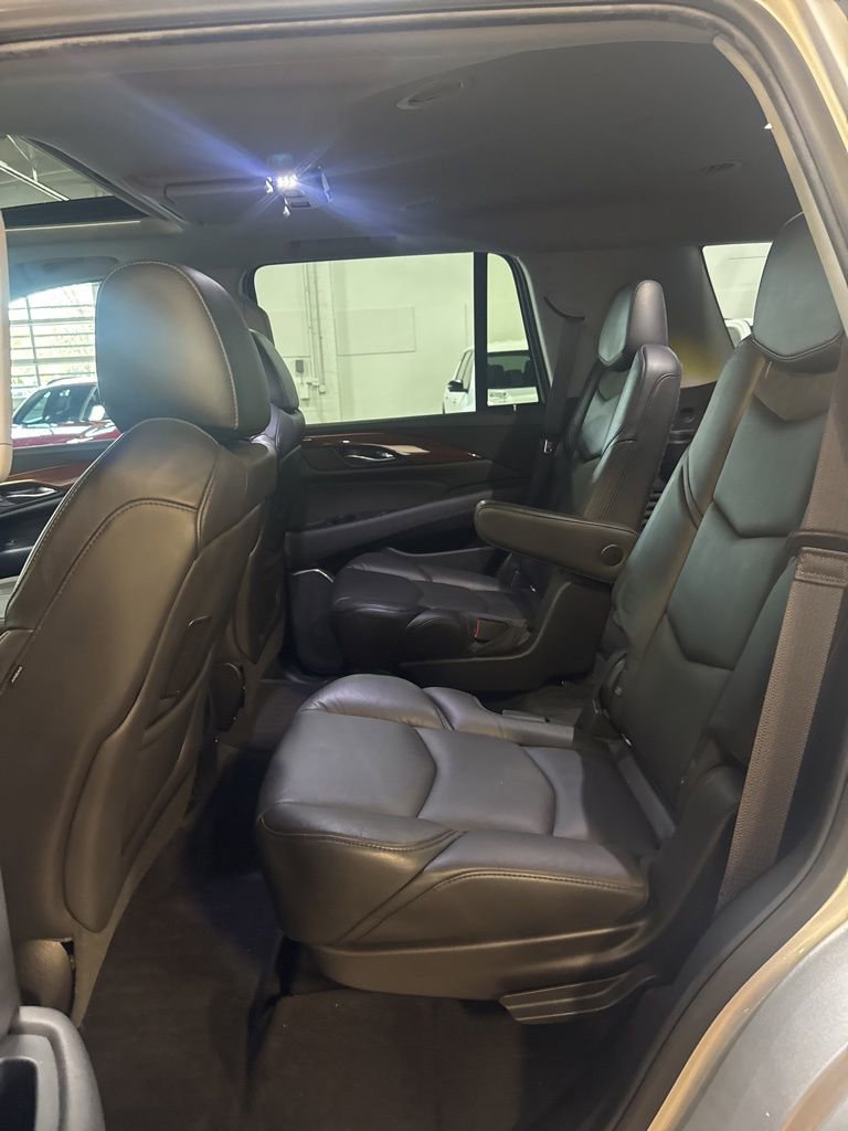 Used 2017 Cadillac Escalade Premium Luxury image 6