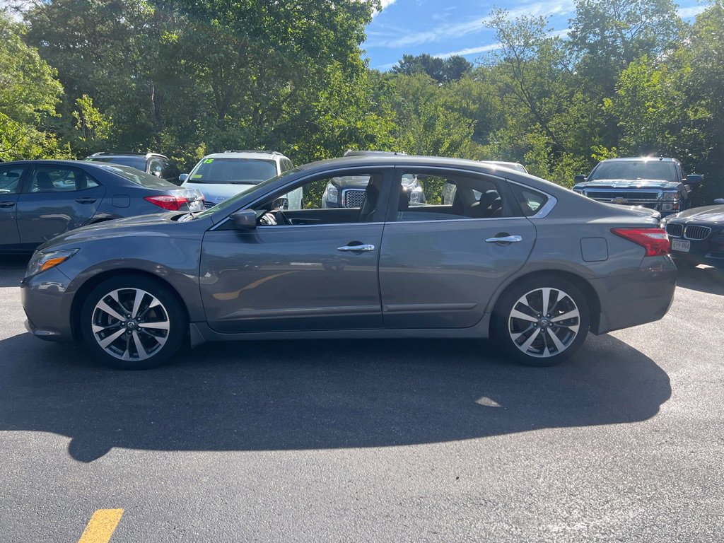 Used 2016 Nissan Altima 2.5 SR image 2