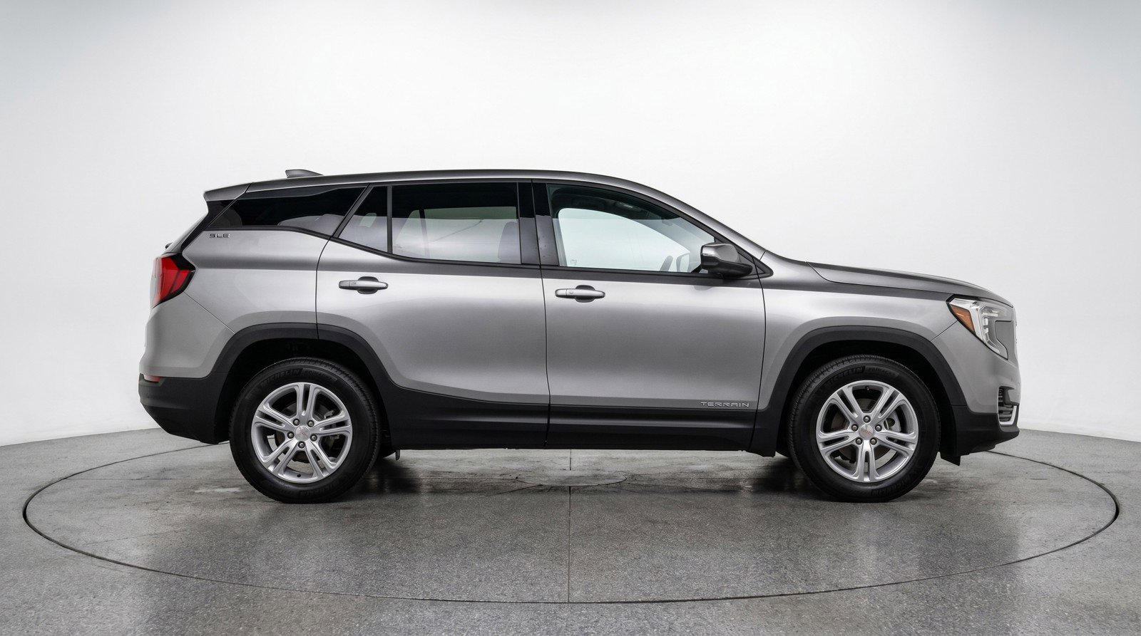 Used 2024 GMC Terrain SLE FWD image 11