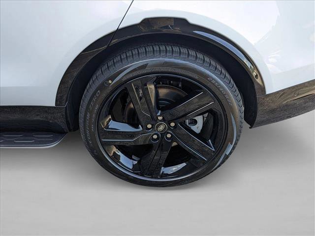 New 2025 Land Rover Discovery Dynamic SE image 10