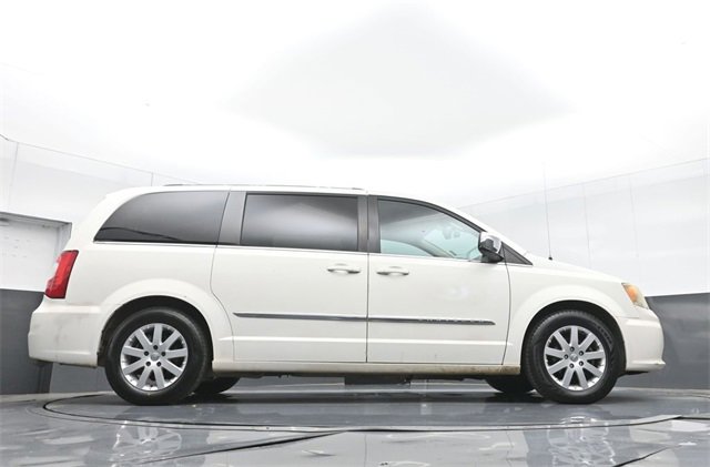 Used 2011 Chrysler Town & Country Touring-L w/ Entertainment Group #2 image 55