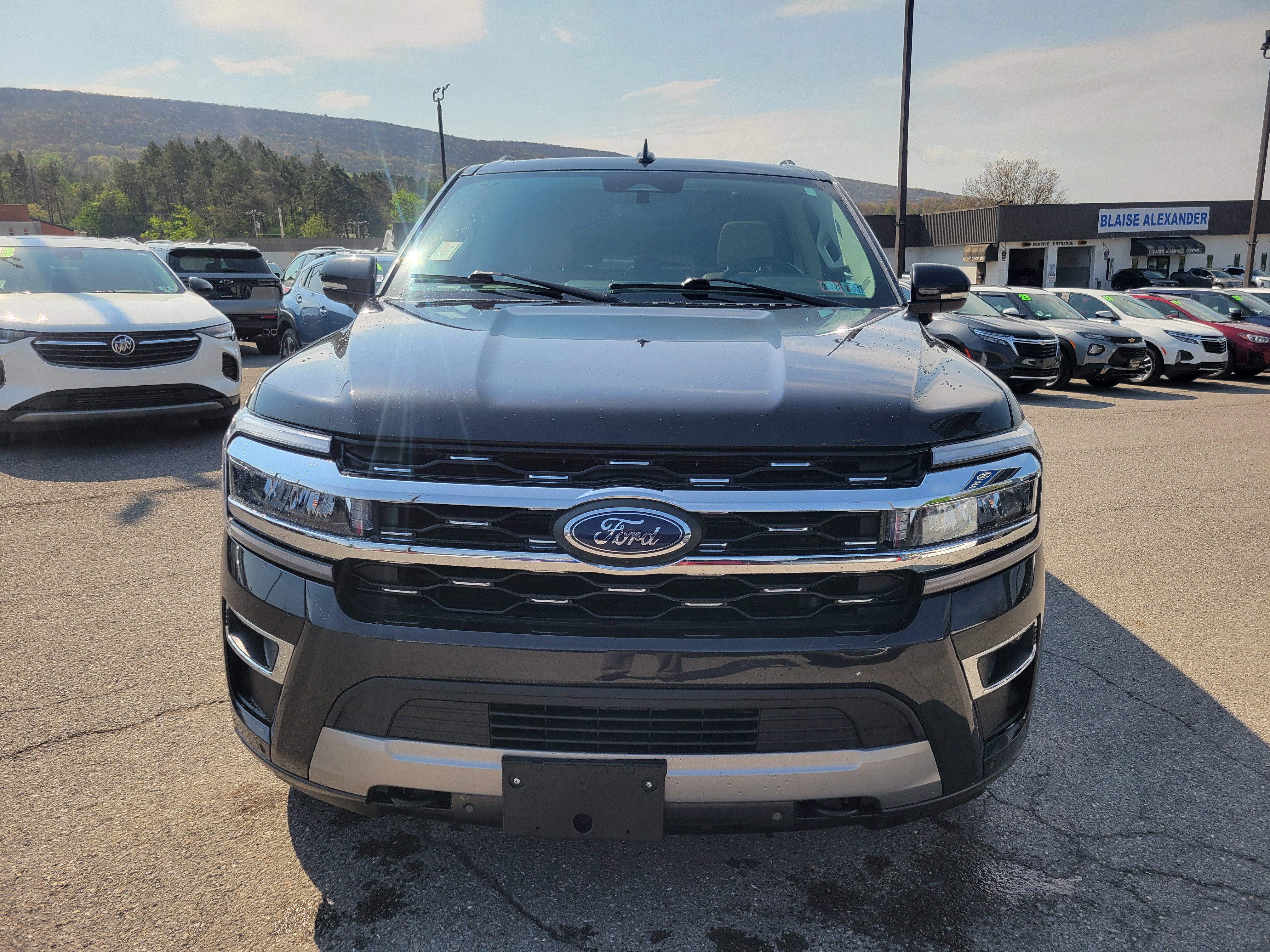 Used 2023 Ford Expedition Limited AWD/4WD image 6