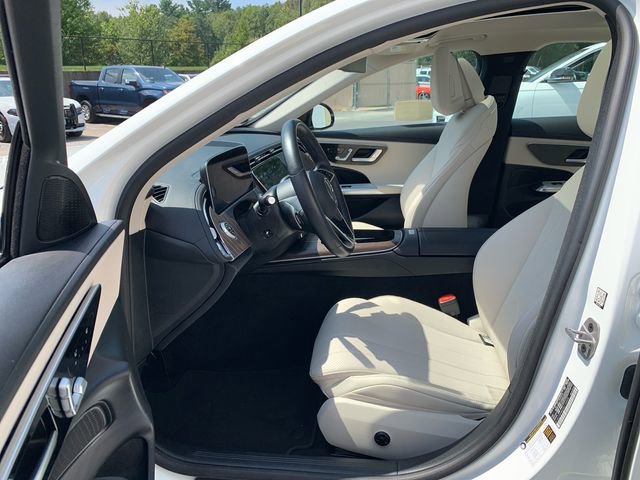 Used 2025 Mercedes-Benz E 350 4MATIC Sedan image 31