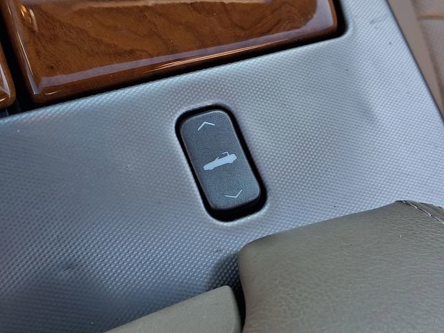 Used 2008 Cadillac XLR image 25