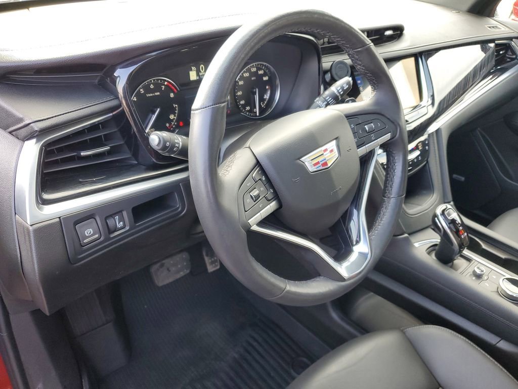 Used 2025 Cadillac XT6 Premium Luxury w/ LPO, Floor Liner Package AWD/4WD image 8