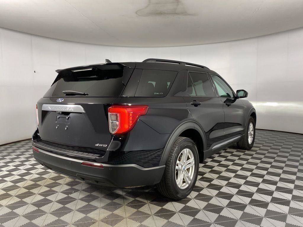 Used 2023 Ford Explorer XLT AWD/4WD image 40