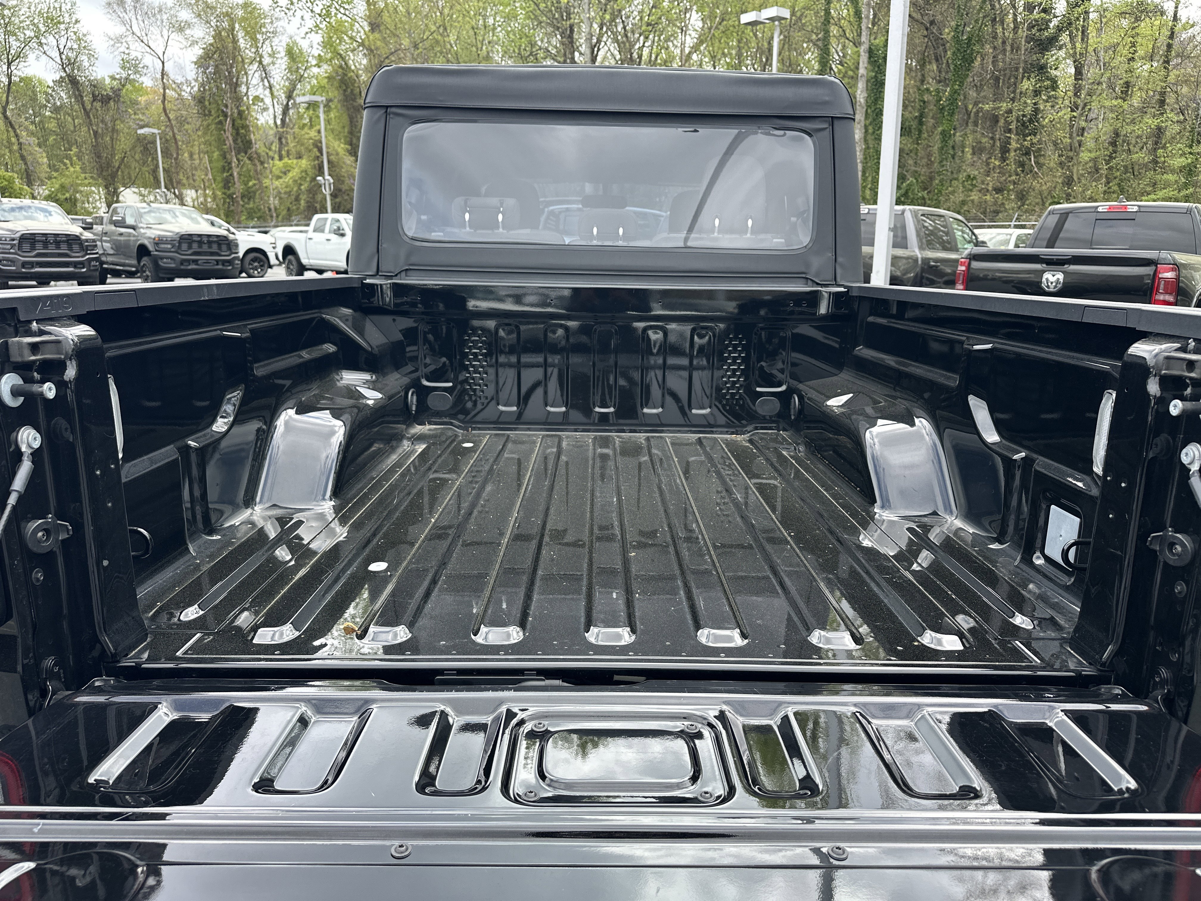 Used 2023 Jeep Gladiator Sport image 21