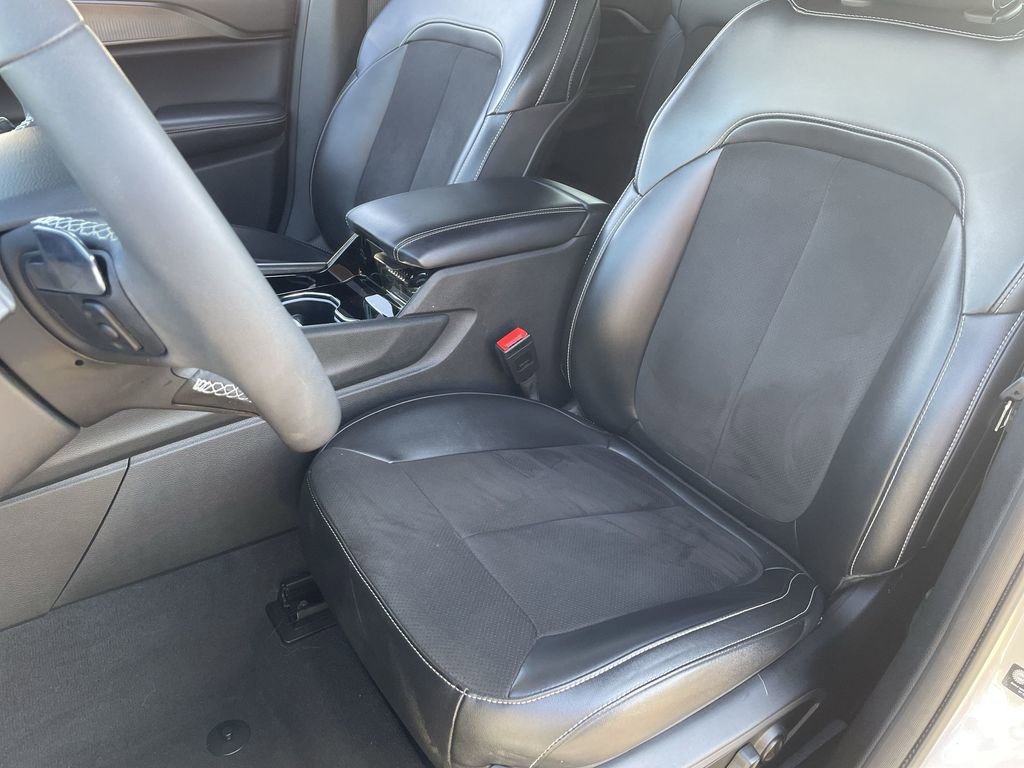 Used 2023 Jeep Grand Cherokee L Laredo image 18