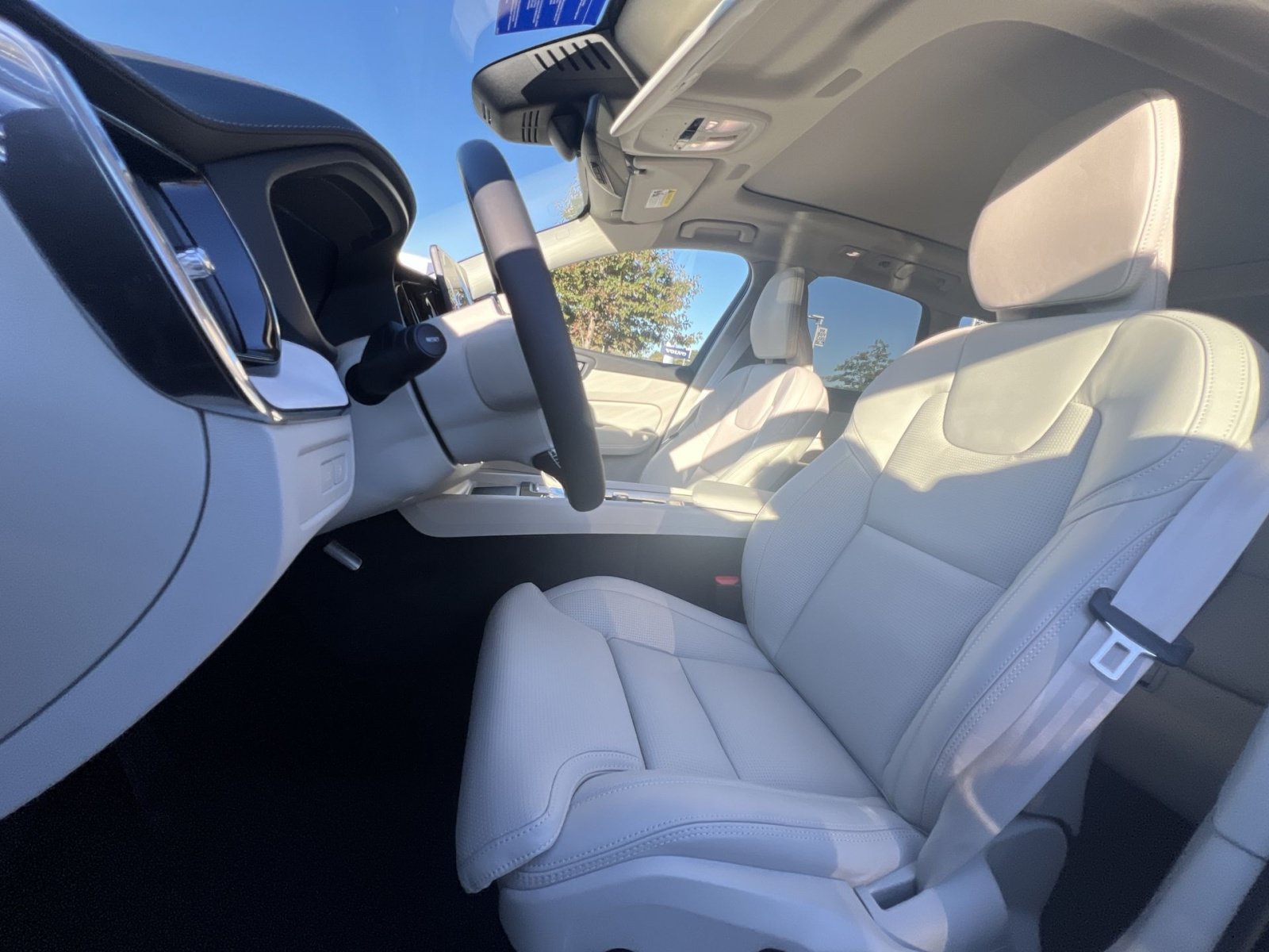 New 2027 Volvo XC60 T8 Ultra AWD/4WD image 13