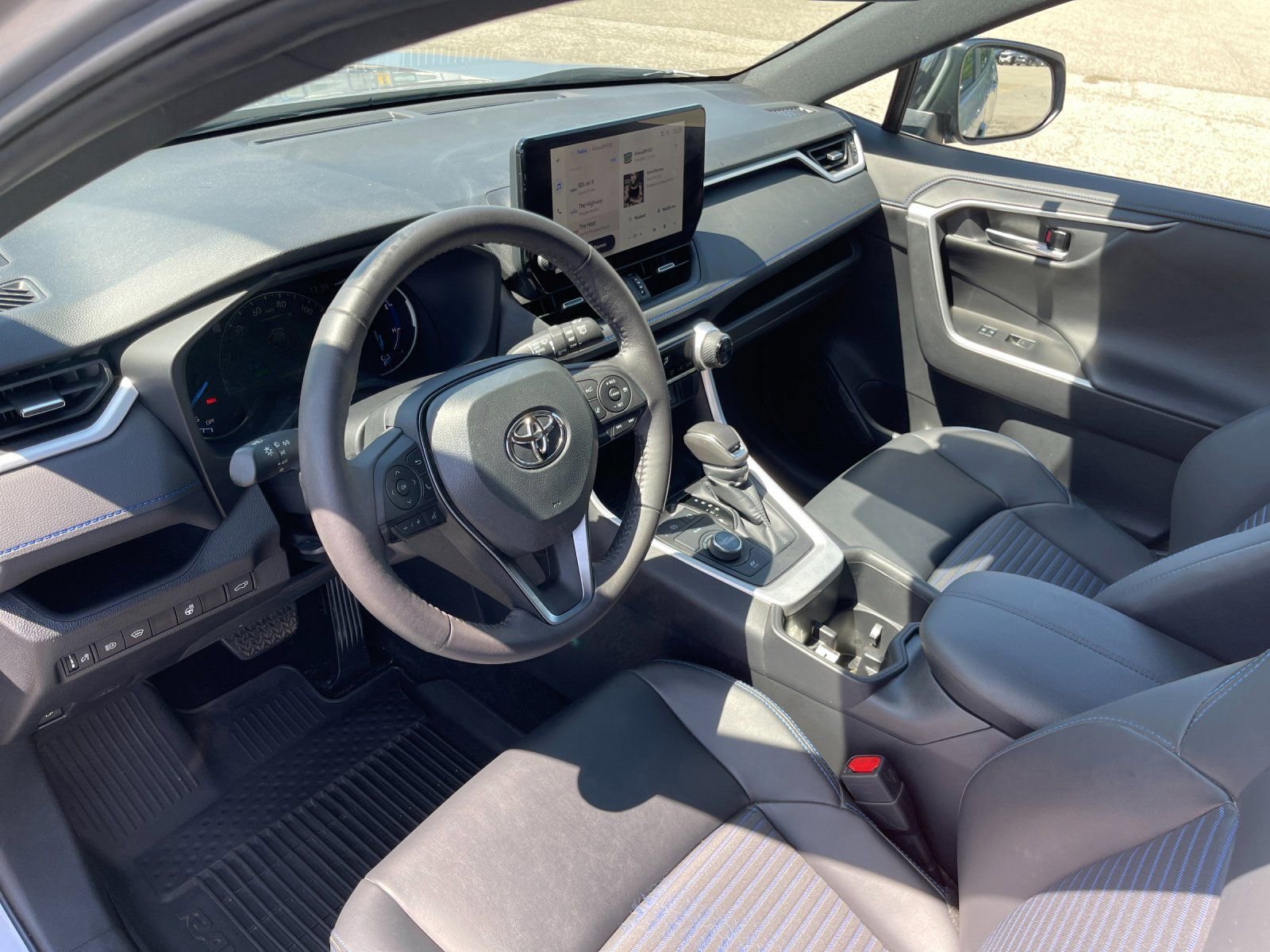 Used 2024 Toyota RAV4 XSE w/ Weather Package AWD/4WD image 10