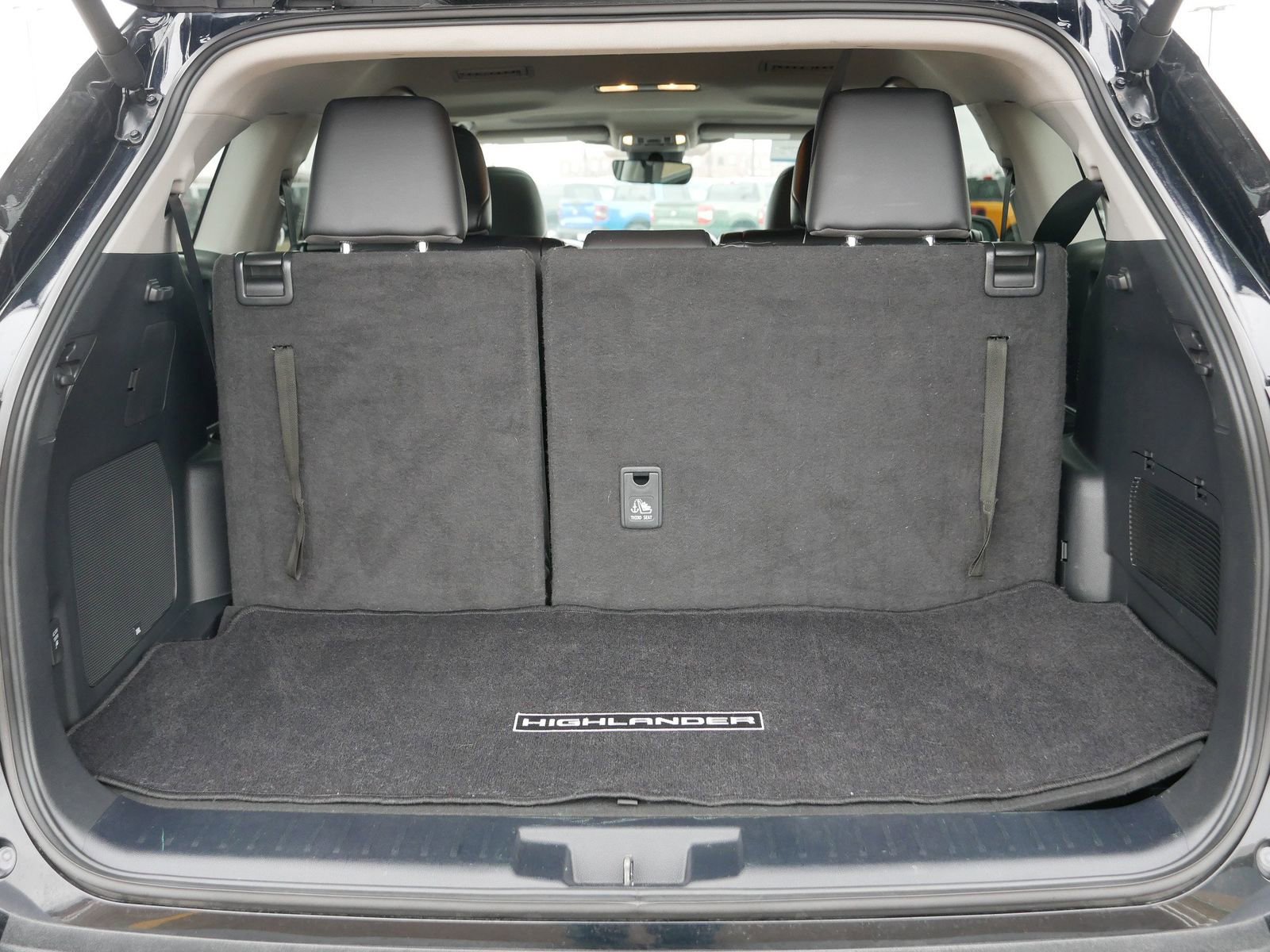 Used 2024 Toyota Highlander Limited image 14