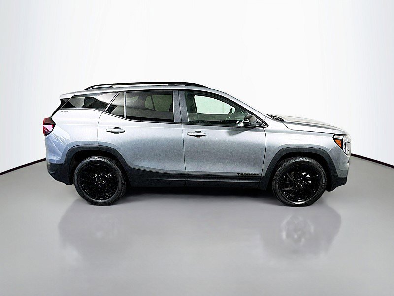 Used 2023 GMC Terrain SLE w/ Driver Convenience Package image 8