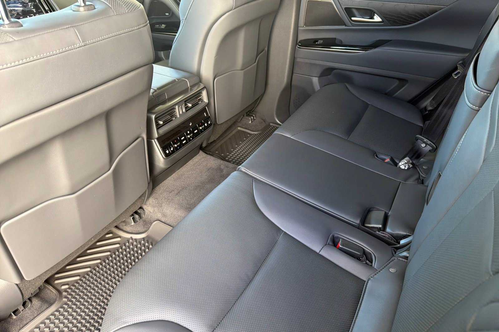 New 2026 Lexus LX 600 4WD w/ Luxury Package image 10