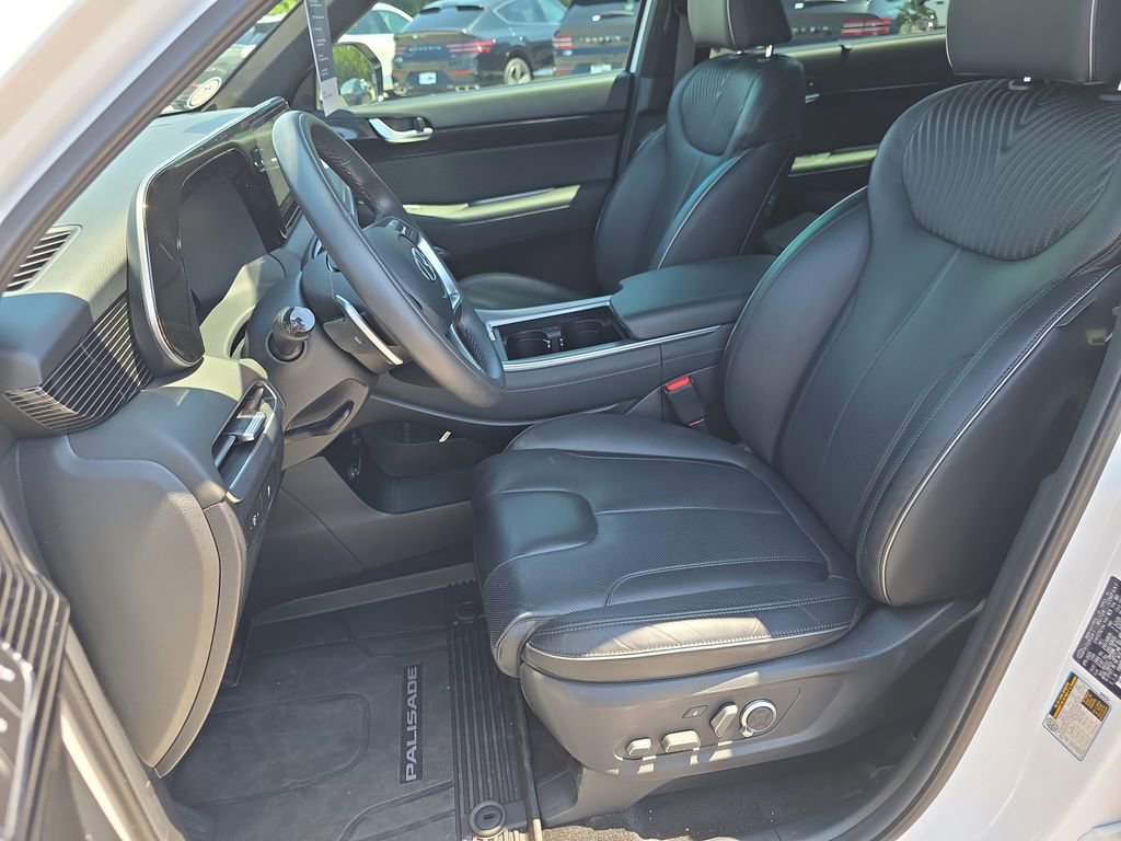 Used 2025 Hyundai Palisade Calligraphy FWD image 11