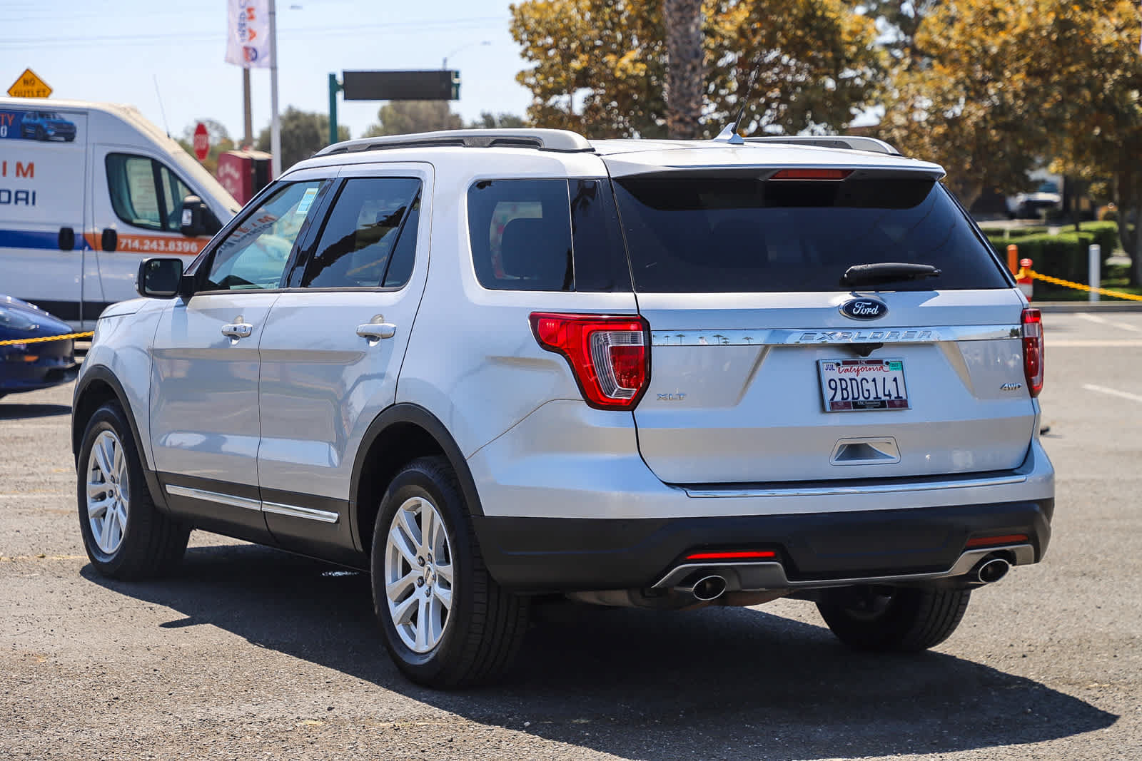 Used 2018 Ford Explorer XLT w/ Equipment Group 201A AWD/4WD image 9