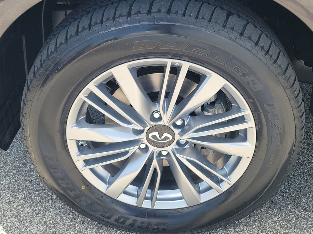 Used 2023 INFINITI QX80 Luxe w/ All-Season Package AWD/4WD image 7