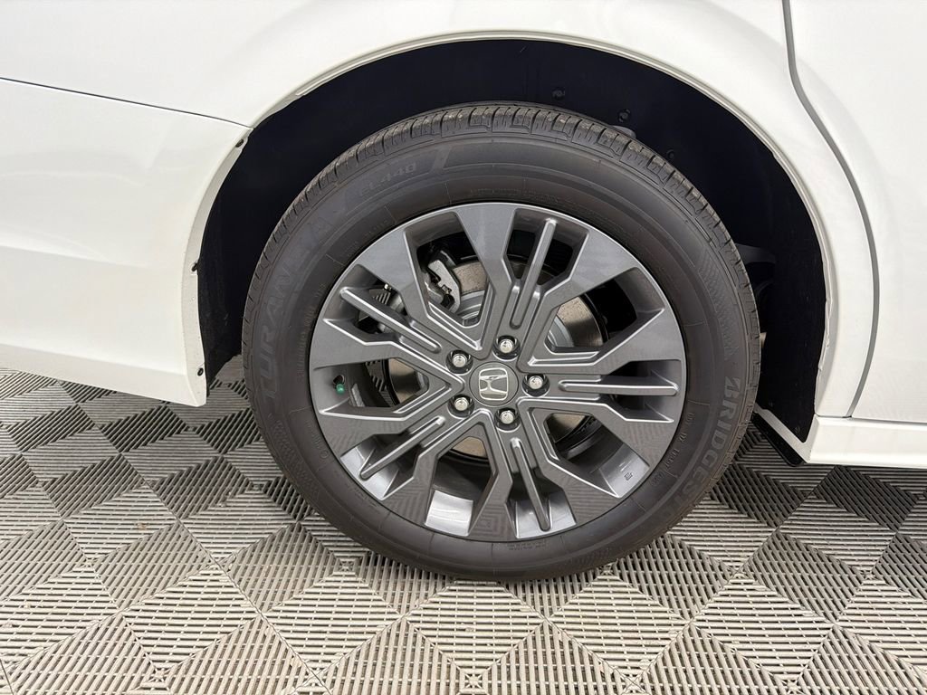 New 2026 Honda Odyssey Touring image 18