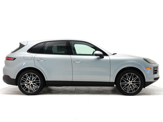 Certified 2025 Porsche Cayenne AWD/4WD image 30