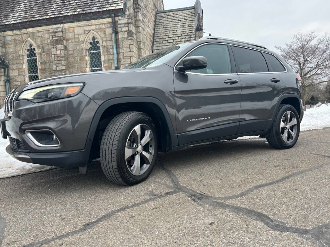 Used 2019 Jeep Cherokee Limited image 11