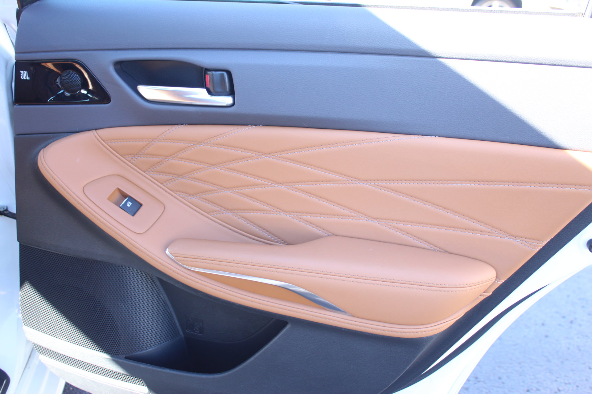 Used 2020 Toyota Avalon Limited image 30