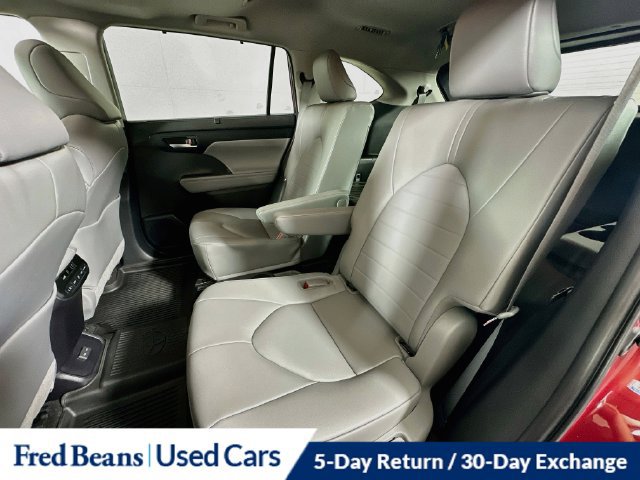 Used 2023 Toyota Highlander XLE AWD/4WD image 31