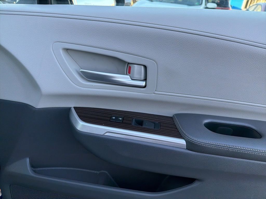 Used 2021 Toyota Sienna XLE image 24