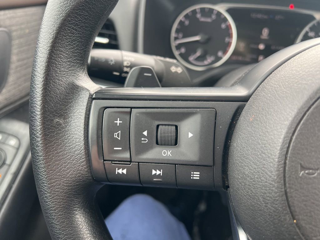 Used 2023 Nissan Rogue S image 15