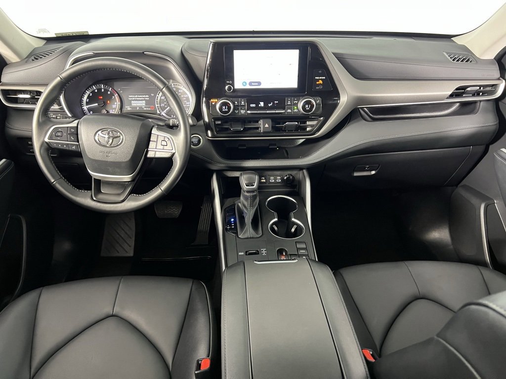 Used 2025 Toyota Highlander XLE image 13