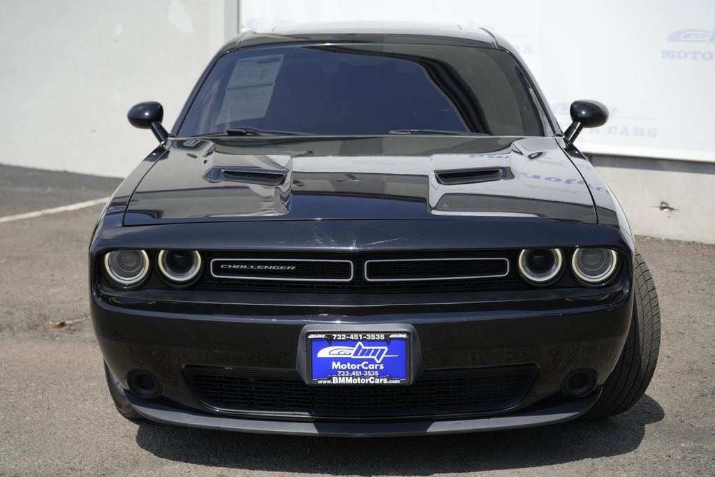 Used 2015 Dodge Challenger SXT image 5