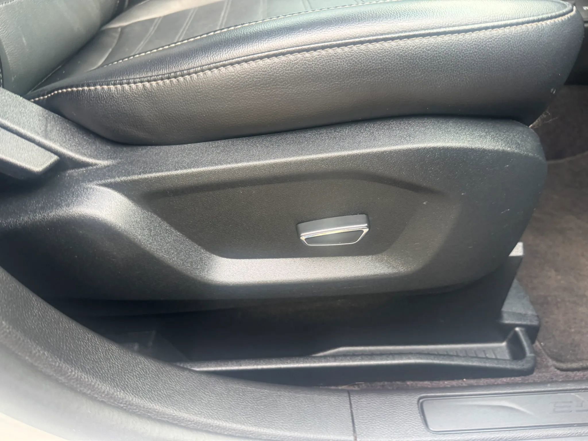 Used 2017 Ford Edge SEL w/ Equipment Group 201A FWD image 25